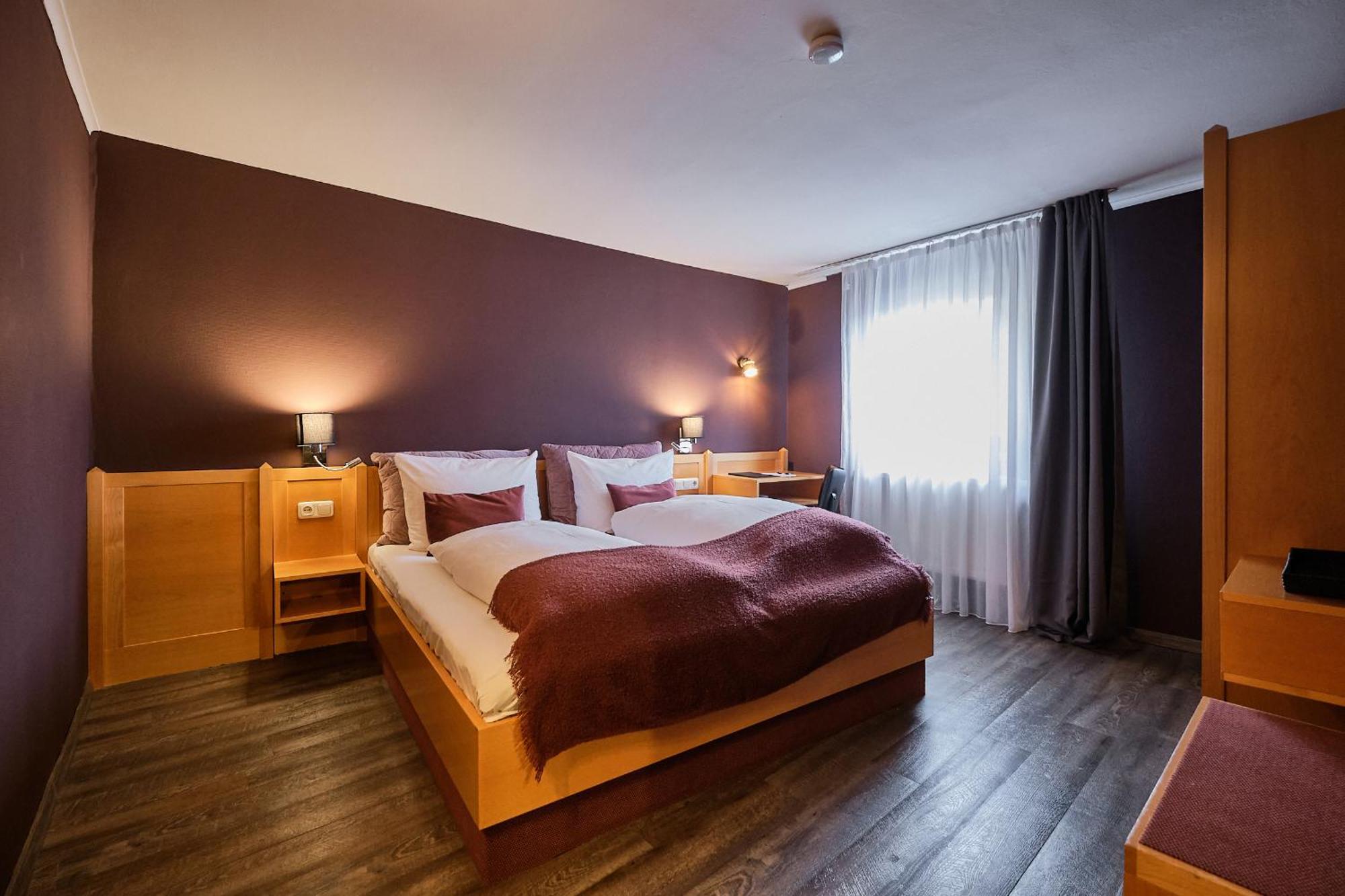 Hotel Roter Hahn Regensburg Exteriör bild